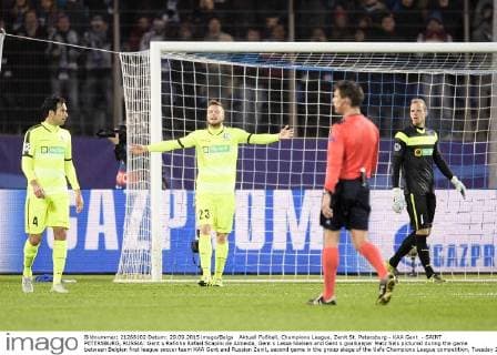 Aktuell Fußball, Champions League, Zenit St. Petersburg - KAA Gent - SAINT PETERSBURG, RUSSIA: Gent s Rafinha Rafael Scapini de Almeida, Gent s Lasse Nielsen and Gent s goalkeeper Matz Sels pictured during the game between Belgian first league soccer team KAA Gent and Russian Zenit, second game in the group stage of the Uefa Champions League competition, Tuesday 29 September 2015, in the Petrovsky stadium in Saint Petersburg, Russia. YORICKxJANSENS  x04710690x