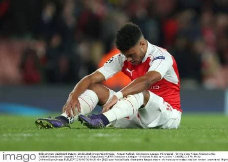 Aktuell Fußball, Champions League, FC Arsenal - Olympiakos Piräus Arsenal s Alex Oxlade-Chamberlain dejected - Arsenal vs Olympiacos - UEFA Champion s League - Emirates Stadium - London - 29 09 2015 Pic Philip Oldham SportImage EDITORIAL USE ONLY. No use with unauthorised audio, video, data, fixture lists, club league logos or live services. Online in-match use limited to 120 images, no video emulation. No use in betting, games or single club league player publications.