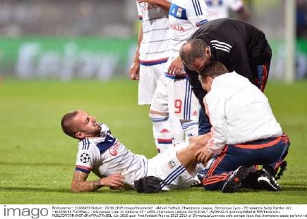 Aktuell Fußball, Champions League, Olympique Lyon - FC Valencia Sergi Darder (ol) - BLESSURE FOOTBALL : Olympique Lyon vs Valencia CF - UEFA Champions League 2015 2016 - 29 09 2015 AnthonyBIBARD FEP Panoramic 