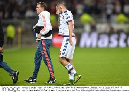 Aktuell Fußball, Champions League, Olympique Lyon - FC Valencia Sergi Darder (ol) - BLESSURE FOOTBALL : Olympique Lyon vs Valencia CF - UEFA Champions League 2015 2016 - 29 09 2015 AnthonyBIBARD FEP Panoramic 