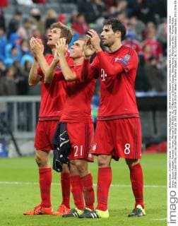 29.09.2015,FC Bayern vs Dinamo Zagreb,1.BL, CL, Champions League, Allianz Arena, Soccer Fussball, Football, Herren, Männer 29.09.2015, CL, FC Bayern vs Dinamo Zagreb, Allianz Arena, München im Bild: Thomas Müller (FCB), Philipp Lahm (FCB) und Javi Martinez (FCB)