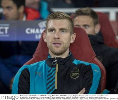 29.09.2015. London, England. Champions League. Arsenal versus Olympiakos. Arsenal s Per Mertesacker on the bench before the game. xNigelxCookex  ActionPlus11666285
