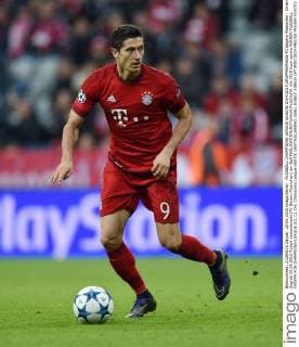 FUSSBALL CHAMPIONS LEAGUE SAISON 2014 2015 GRUPPENPHASE FC Bayern Muenchen - Dinamo Zagreb 29.09.2015 Robert Lewandowski (FC Bayern Muenchen) am Ball 