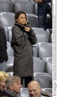 29.09.2015, Fussball Championsleague 2015 2016, Vorrunde, 2.Spieltag, FC Bayern München - Dinamo Zagreb, in der Allianz-Arena München. Anna, die Ehefrau von Robert Lewandowski (Bayern München) auf der Tribüne. 