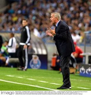 PORTO, Sept. 29, 2015 -- Chelsea manager Jose Mourinho (R) gestures during a Group G match between FC Porto and Chelsea FC at the Champions League 2015-2016 in Porto, Portugal, Sept. 29, 2015. Chelsea FC lost 1-2. ) (SP)PORTUGAL-PORTO-SOCCER-CHAMPIONS LEAGUE ZhangxLiyun 