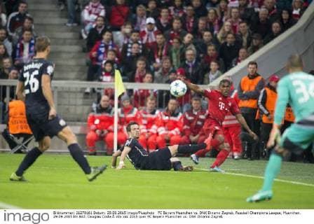 FC Bayern Muenchen vs. DNK Dinamo Zagreb, Fussball Champions League, Muenchen. 29.09.2015 Im Bild: Douglas Costa Â
