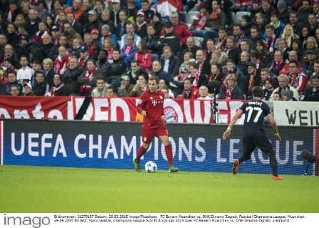 FC Bayern Muenchen vs. DNK Dinamo Zagreb, Fussball Champions League, Muenchen. 29.09.2015 Im Bild: Mario Goetze, Champions League Schrift Â