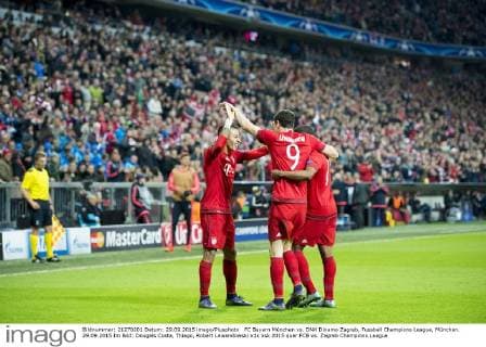 FC Bayern München vs. DNK Dinamo Zagreb, Fussball Champions League, München. 29.09.2015 Im Bild: Dougals Costa, Thiago, Robert Lewandowski