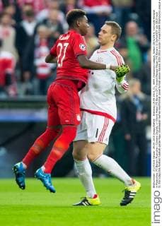 Dienstag 29.09.2015, CL, UEFA Champions League, Saison 2015 2016, Vorrunde Hinspiel in Muenchen, FC Bayern Muenchen -Dinamo Zagreb, v-l David Alaba (FC Bayern 27) Torwart Manuel Neuer (FC Bayern 1) DeFodi507