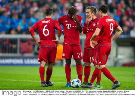 Dienstag 29.09.2015, CL, UEFA Champions League, Saison 2015 2016, Vorrunde Hinspiel in Muenchen, FC Bayern Muenchen -Dinamo Zagreb, v-l Thiago Alcantara (FC Bayern 6) David Alaba (FC Bayern 27) Mario Goetze (FC Bayern 19) Robert Lewandowski (FC Bayern 9) DeFodi507