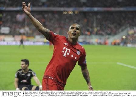 Torjubel Douglas COSTA (Bayern Muenchen) nach Tor zum 1-0,Aktion,Jubel,Freude,Begeisterung, FC Bayern Muenchen-GNK Dinamo Zagreb 5-0. Fussball Champions League Gruppenphase am 29.09.2015.