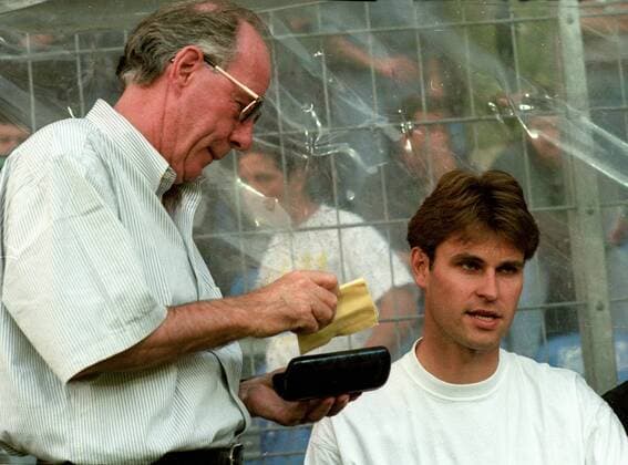 04.06.1996 Deutschland - Liechtenstein in Mannheim Trainer Dietrich Weise (Lichtenstein) und Ralf Loose HM