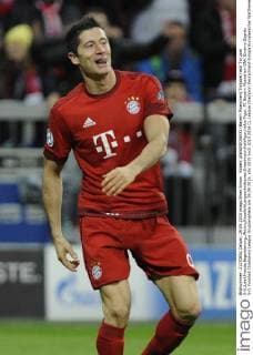 Robert LEWANDOWSKI (Bayern Muenchen),Torjubel nach Tor zum 5-0,Jubel,Freude,Begeisterung,,Aktion,Einzelbild,angeschnittenes Einzelmotiv,Halbfigur,halbe Figur. FC Bayern Muenchen-GNK Dinamo Zagreb 5-0. Fussball Champions League Gruppenphase am 29.09.2015.