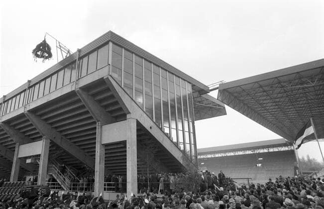 Richtfest Dortmunder Westfalenstadion mit Richtkranz am 29.3.1973. HM