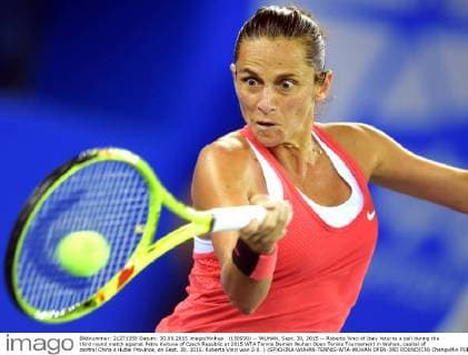 (150930) -- WUHAN, Sept. 30, 2015 -- Roberta Vinci of Italy returns a ball during the third round match against Petra Kvitova of Czech Republic at 2015 WTA Tennis Damen Wuhan Open Tennis Tournament in Wuhan, capital of central China s Hubei Province, on Sept. 30, 2015. Roberta Vinci won 2-0. ) (SP)CHINA-WUHAN-TENNIS-WTA-WUHAN OPEN-3RD ROUND(CN) ChengxMin 