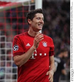 Fussball, Champions League, 2015 2016, Herren, Gruppenphase, 2. Spieltag, 29.09.2015, FC Bayern München - GNK Dinamo Zagreb 5-0, v.l. Robert Lewandowski, FC Bayern München, Geste, Fingerzeig, Emotion,