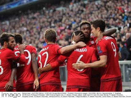 Fussball, Champions League, 2015 2016, Herren, Gruppenphase, 2. Spieltag, 29.09.2015, FC Bayern München - GNK Dinamo Zagreb 5-0, v.l. Aktion, Freude, jubeln, Jubel nach Tor zum 3-0, Juan Bernat, FC Bayern München, Kingsley Coman, FC Bayern München, Joshua Kimmich, FC Bayern München, Thiago Alcantara, FC Bayern München, David Alaba, FC Bayern München, Torschuetze Robert Lewandowski, FC Bayern München,