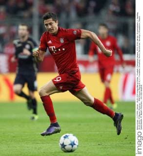 Fussball, Champions League, 2015 2016, Herren, Gruppenphase, 2. Spieltag, 29.09.2015, FC Bayern München - GNK Dinamo Zagreb 5-0, v.l. Freisteller, Einzelbild, Aktion, Ganzkörper, Ganzfigur, Einzelaktion, Robert Lewandowski, FC Bayern München, ,