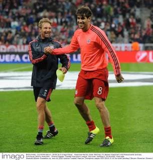Muenchen Rechts Javier Martinez (FC Bayern Muenchen) mit Fitnesstrainer Andreas Kornmayer Bayern Muenchen - Dinamo Zagreb, Fussball Champions League, Vorrunde, Spieltag 2, 29.09.2015, Copyright: Stuetzle xEibner-Pressefoto ep_wse