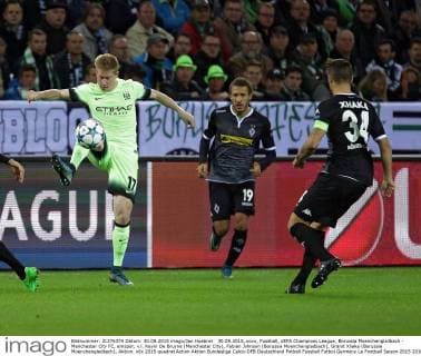 30.09.2015, xovx, Fussball, UEFA Champions League, Borussia Moenchengladbach - Manchester City FC, emspor, v.l. Kevin De Bruyne (Manchester City), Fabian Johnson (Borussia Moenchengladbach), Granit Xhaka (Borussia Moenchengladbach), Aktion.