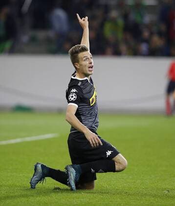 Patrick Herrmann (Bor. Mönchengladbach) gestures during the Championsleague between Borussia Moenchengladbach and Manchester City, Borussiapark in Moenchengladbach on September 30., 2015. Borussia Mönchengladbach vs. Manchester City in der Champions League der Saison 2015 2016 am 30. September 2015.