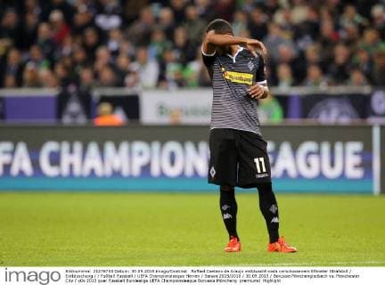 Raffael Caetano de Araujo enttäuscht nach verschossenem Elfmeter Strafstoß Enttäuschung Fußball Fussball UEFA Championsleague Herren Saison 2015 2016 30.09.2015 Borussia Mönchengladbach vs. Manchester City