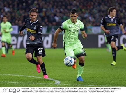30.09.2015, xovx, Fussball, UEFA Champions League, Borussia Moenchengladbach - Manchester City FC, emspor, v.l. Julian Korb (Borussia Moenchengladbach), Sergio Aguero (Manchester City), Aktion.