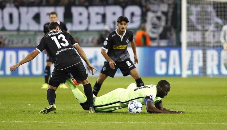 Lars Stindl (Bor. Mönchengladbach) (L) against Yaya Toure (Manchester City) during the Championsleague between Borussia Moenchengladbach and Manchester City, Borussiapark in Moenchengladbach on September 30., 2015. Borussia Mönchengladbach vs. Manchester City in der Champions League der Saison 2015 2016 am 30. September 2015.