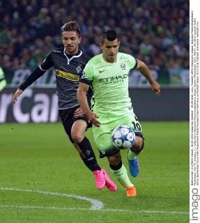 30.09.2015, xovx, Fussball, UEFA Champions League, Borussia Moenchengladbach - Manchester City FC, emspor, v.l. Julian Korb (Borussia Moenchengladbach), Sergio Aguero (Manchester City), Aktion.