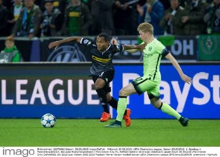 Mittwoch 30.09.2015, UEFA Champions League, Saison 2015 2016, 2. Spieltag in Moenchengladbach, Borussia Moenchengladbach - Manchester City FC, Raffael Caetano de Araujo (Gladbach) gegen Kevin De Bruyne (Manchester City) DeFodi001