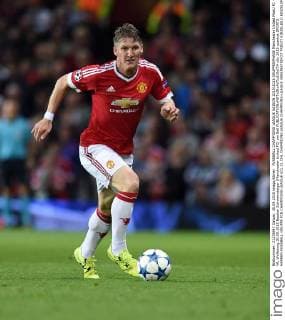 FUSSBALL CHAMPIONS LEAGUE SAISON 2015 2016 GRUPPENPHASE Manchester United ManU FC - VfL Wolfsburg 30.09.2015 Bastian Schweinsteiger (Manchester United FC) am Ball 