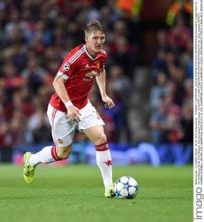 FUSSBALL CHAMPIONS LEAGUE SAISON 2015 2016 GRUPPENPHASE Manchester United ManU FC - VfL Wolfsburg 30.09.2015 Bastian Schweinsteiger (Manchester United FC) am Ball 