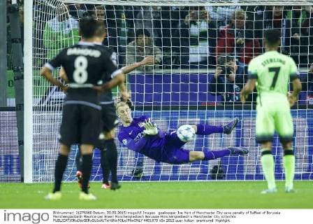 goalkeeper Joe Hart of Manchester City save penalty of Raffael of Borussia Monchengladbach Maurice van Steen Monchengladbach Borussia Monchengladbach v Manchester City xVIxxIVx 4401879