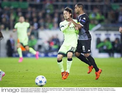 Mönchengladbach, 30.09.2015, Borussia Park Raffael (BMG), David Silva (City) VfL Borussia Mönchengladbach - Manchester City mm