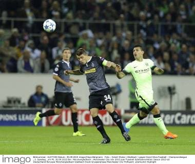 Foto : Granit Xhaka ( Gladbach ) gegen David Silva Fussball - Championsleague , 2. Spieltag , am Mi. 30.09.2015 Bor. Mönchengladbach - Manchester City