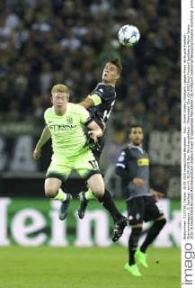 Foto : Granit Xhaka ( Gladbach ) gegen Kevin de Bruyne Fussball - Championsleague , 2. Spieltag , am Mi. 30.09.2015 Bor. Mönchengladbach - Manchester City