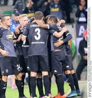 Mönchengladbach , Fussball, UEFA Champions League, Saison 2015 2016, Borussia Mönchengladbach vs Manchester City, 30.09.2015, Borussia Park, Mönchengladbach, gladbacher jubel