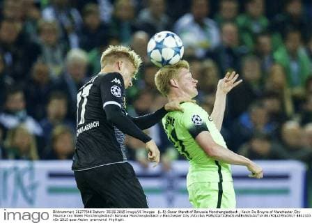 (L-R) Oscar Wendt of Borussia Monchengladbach , Kevin De Bruyne of Manchester City Maurice van Steen Monchengladbach Borussia Monchengladbach v Manchester City xVIxxIVx 4402183