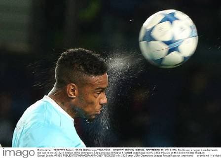 MOSCOW REGION, RUSSIA. SEPTEMBER 30, 2015. PSV Eindhoven s Jurgen Locadia heads the ball in the 2015 16 Season UEFA Champions League Group B Round 2 football match against FC CSKA Moscow at the Arena Khimki Stadium. Sergei Bobylev TASS  TS00ECB5