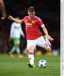 FUSSBALL CHAMPIONS LEAGUE SAISON 2015 2016 GRUPPENPHASE Manchester United ManU FC - VfL Wolfsburg 30.09.2015 Bastian Schweinsteiger (Manchester United FC) am Ball 