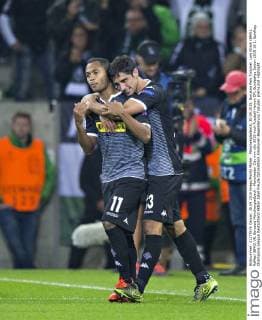 Mönchengladbach, 30.09.2015, Borussia Park Torjubel: Lars Stindl (BMG), Raffael (BMG) VfL Borussia Mönchengladbach - Manchester City mm