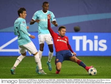 MOSCOW REGION, RUSSIA. SEPTEMBER 30, 2015. PSV Eindhoven s Jector Moreno, Joshua Brenet and CSKA s Zoran Tosic (L-R) fight for the ball in their 2015 16 Season UEFA Champions League Group B Round 2 football match at the Arena Khimki Stadium. Sergei Bobylev TASS  TS00ECAF