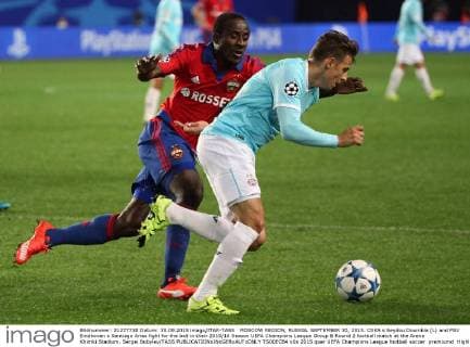 MOSCOW REGION, RUSSIA. SEPTEMBER 30, 2015. CSKA s Seydou Doumbia (L) and PSV Eindhoven s Santiago Arias fight for the ball in their 2015 16 Season UEFA Champions League Group B Round 2 football match at the Arena Khimki Stadium. Sergei Bobylev TASS  TS00ECB4