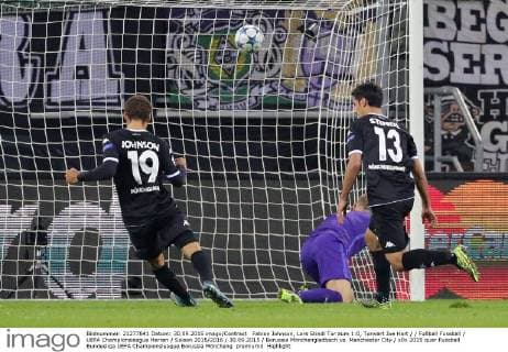 Fabian Johnson, Lars Stindl Tor zum 1:0, Torwart Joe Hart Fußball Fussball UEFA Championsleague Herren Saison 2015 2016 30.09.2015 Borussia Mönchengladbach vs. Manchester City