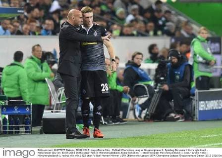 Fußball Champions League Gruppenphase 2. Spieltag Borussia Mönchengladbach - Manchester City am 30.09.2015 im Borussia-Park in Mönchengladbach Andre Schubert ( Interimstrainer Mönchengladbach ), links - Andre Hahn ( Mönchengladbach ), rechts xRx