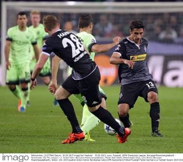 30.09.2015, xovx, Fussball, UEFA Champions League, Borussia Moenchengladbach - Manchester City FC, emspor, v.l. Andre Hahn (Borussia Moenchengladbach), Martin Demichelis (Manchester City), Lars Stindl (Borussia Moenchengladbach), Aktion.