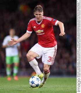 FUSSBALL CHAMPIONS LEAGUE SAISON 2015 2016 GRUPPENPHASE Manchester United ManU FC - VfL Wolfsburg 30.09.2015 Bastian Schweinsteiger (Manchester United FC) am Ball 