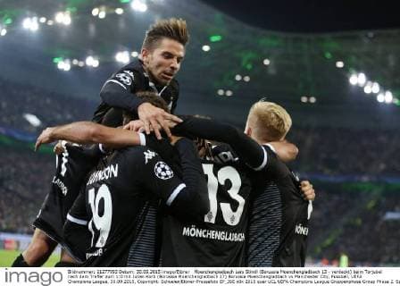Moenchengladbach Lars Stindl (Borussia Moenchengladbach 13 - verdeckt) beim Torjubel nach dem Treffer zum 1:0 mit Julian Korb (Borussia Moenchengladbach 27) Borussia Moenchengladbach vs Manchester City, Fussball, UEFA Champions League, 30.09.2015, Copyright: Schueler Eibner-Pressefoto EP_JSE