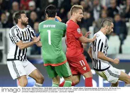 Aktuell Fußball, Champions League, Juventus Turin - FC Sevilla Turin, 30.09.2015 - UEFA Champions League 2015 2016 - Juventus Turin vs FC Sevilla - Gianluigi Buffon-Andrea Barzagli-Leonardo Bonucci Ciro Immobile 