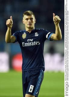 , 150930 Real Madrids Toni Kroos gör tummen upp till fansen during UEFA Champions League 2015 2016 match between Malmö FF and Real Madrid.  Copyright: PETTERxARVIDSON BB150930PA136